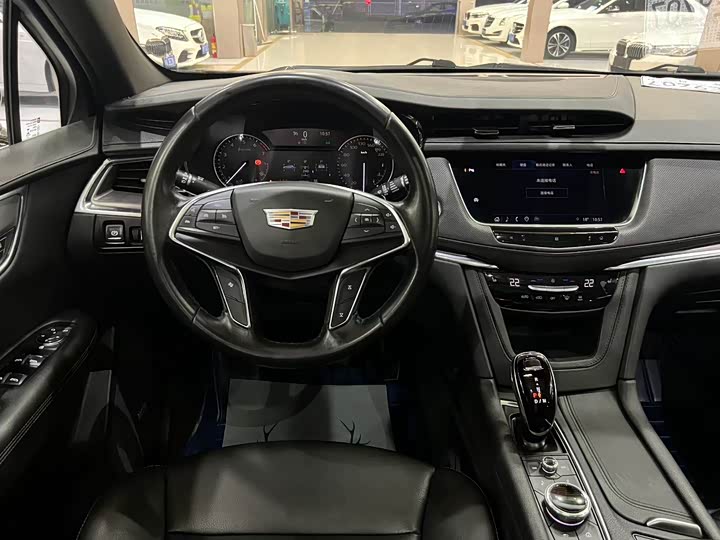 Фото 5 - Cadillac XT5