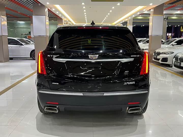 Фото 8 - Cadillac XT5
