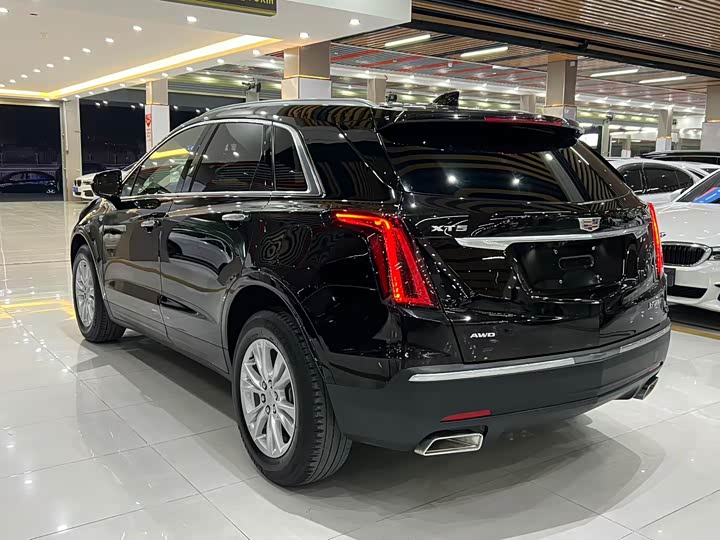 Фото 9 - Cadillac XT5
