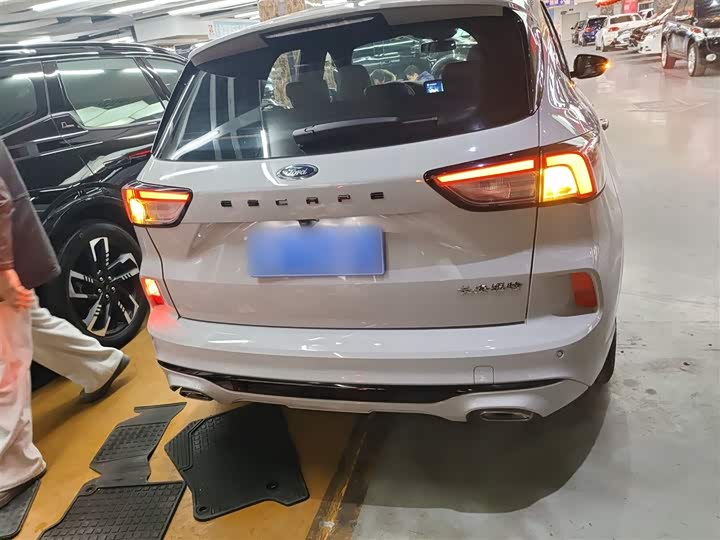 Фото 6 - Ford Escape