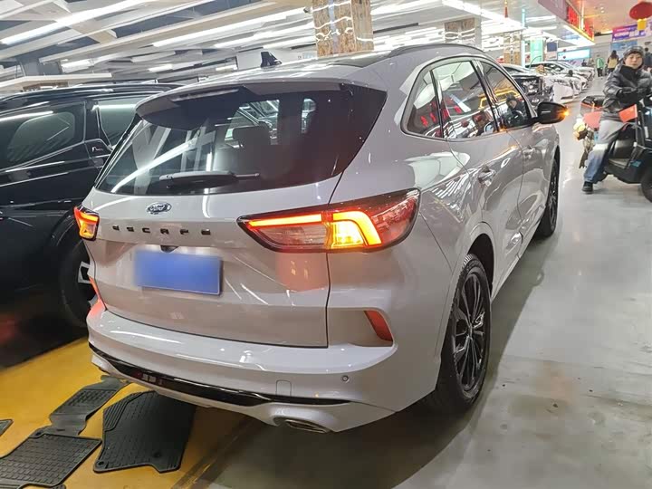 Фото 7 - Ford Escape