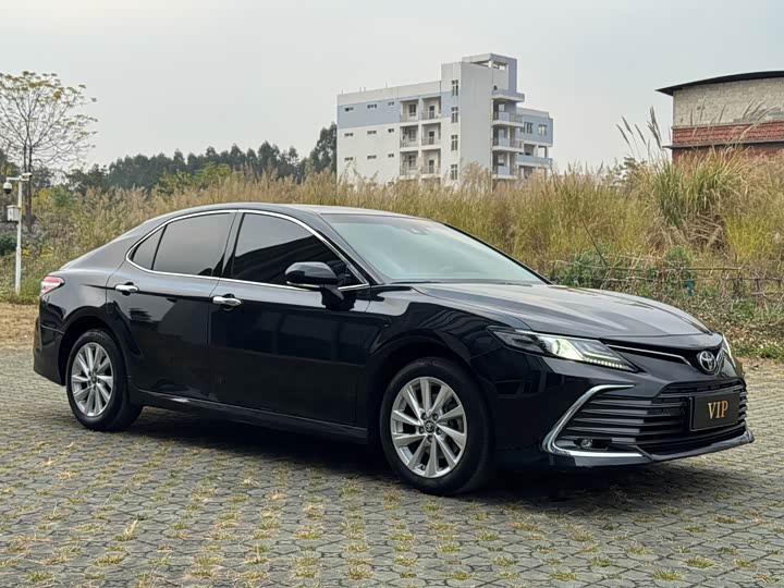 Фото 3 - Toyota Camry