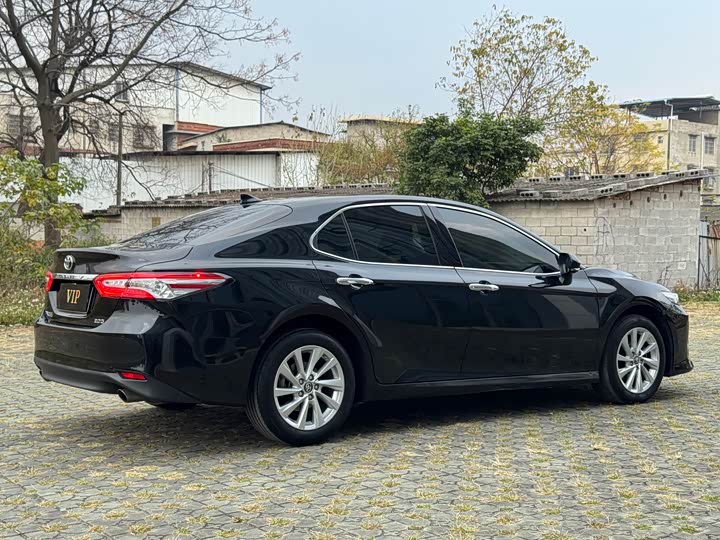 Фото 4 - Toyota Camry