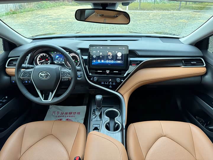 Фото 7 - Toyota Camry