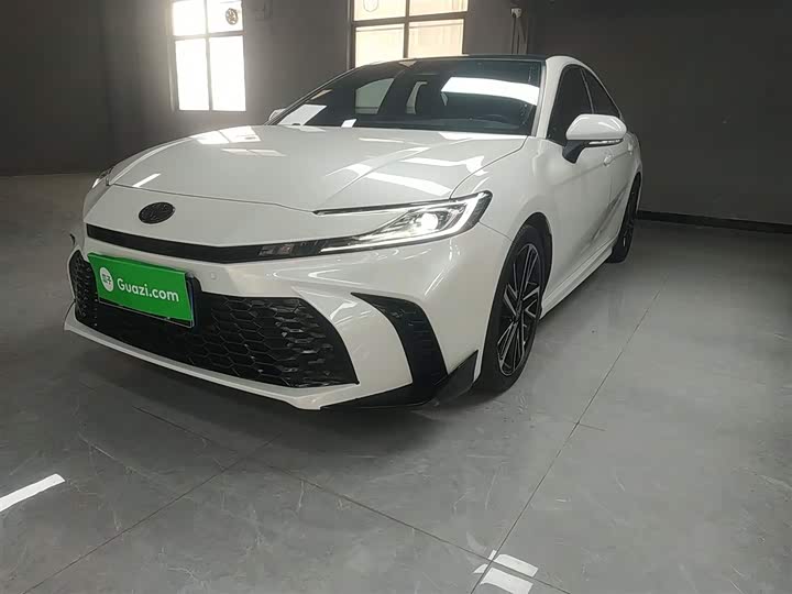 Фото 1 - Toyota Camry