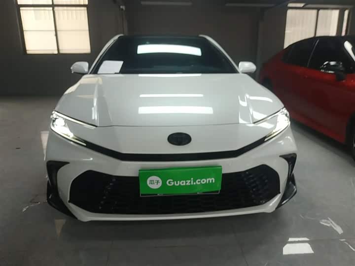 Фото 3 - Toyota Camry