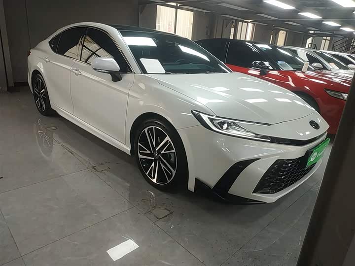 Фото 4 - Toyota Camry