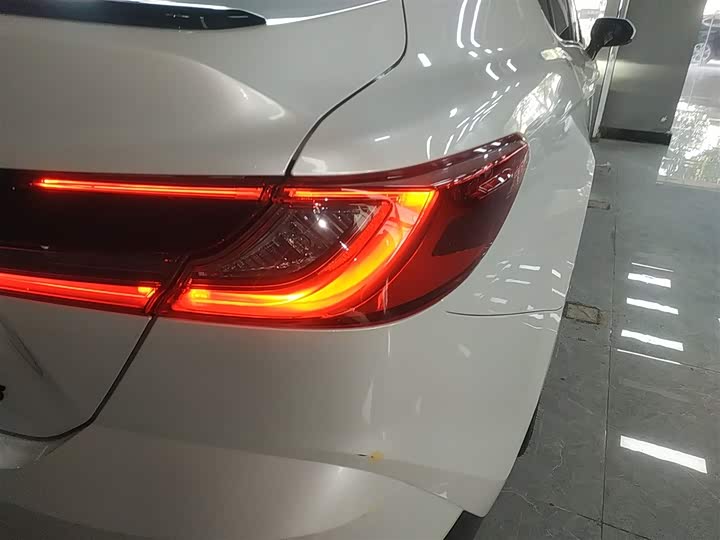 Фото 8 - Toyota Camry