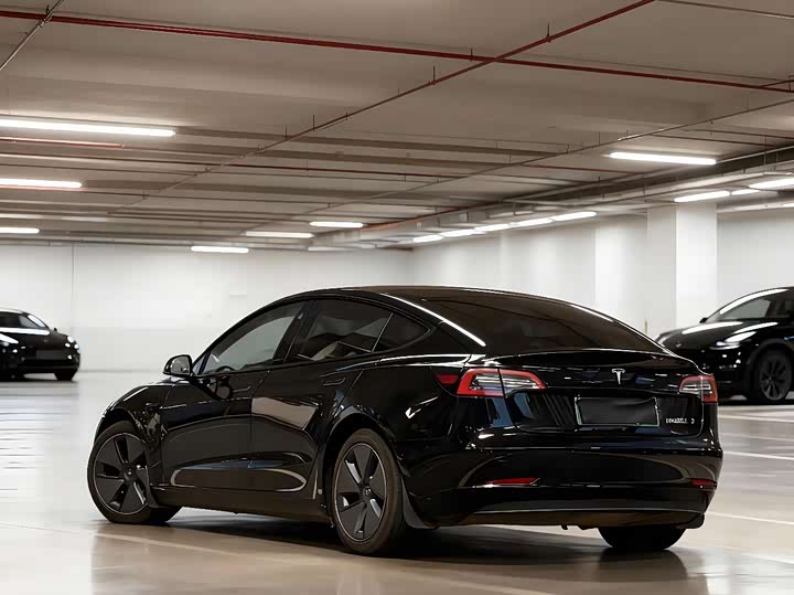 Фото 9 - Tesla Model 3