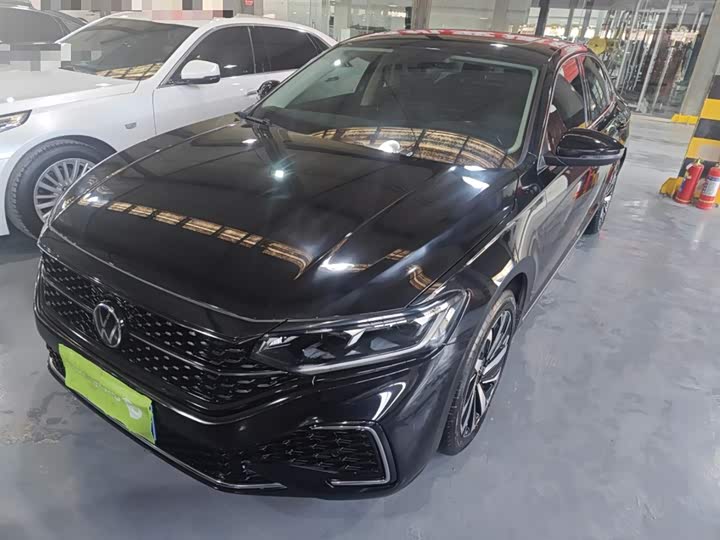 Фото 2 - Volkswagen Passat