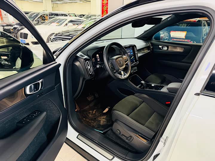 Фото 3 - Volvo XC40 EV