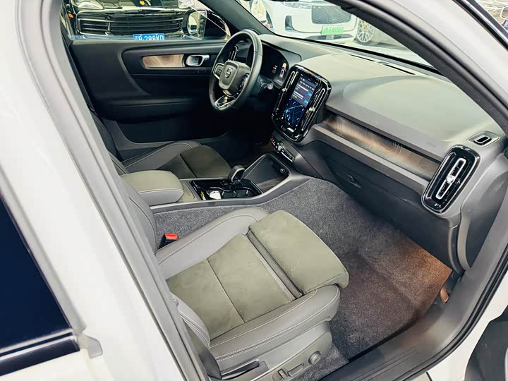 Фото 8 - Volvo XC40 EV