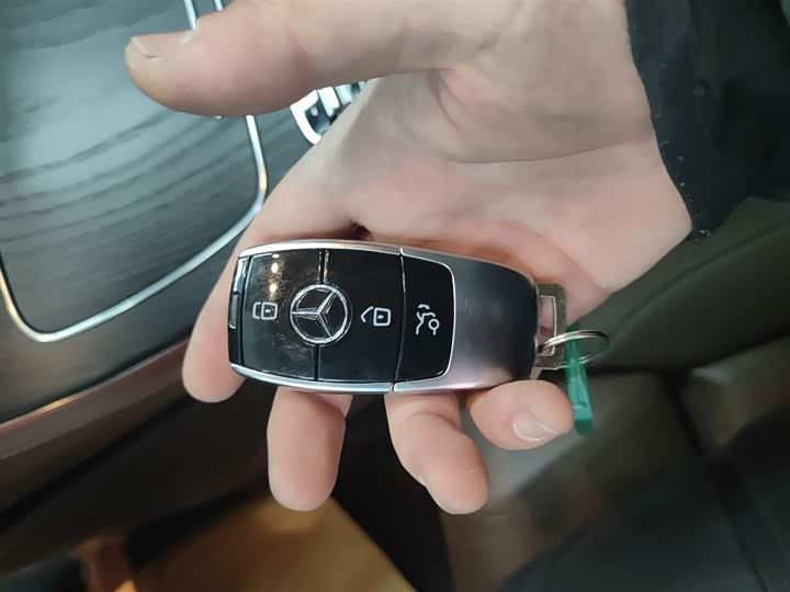 Фото 9 - Mercedes-Benz E-Class Hybrid