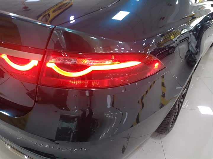 Фото 8 - Jaguar XF L