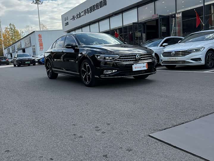 Фото 2 - Volkswagen Magotan