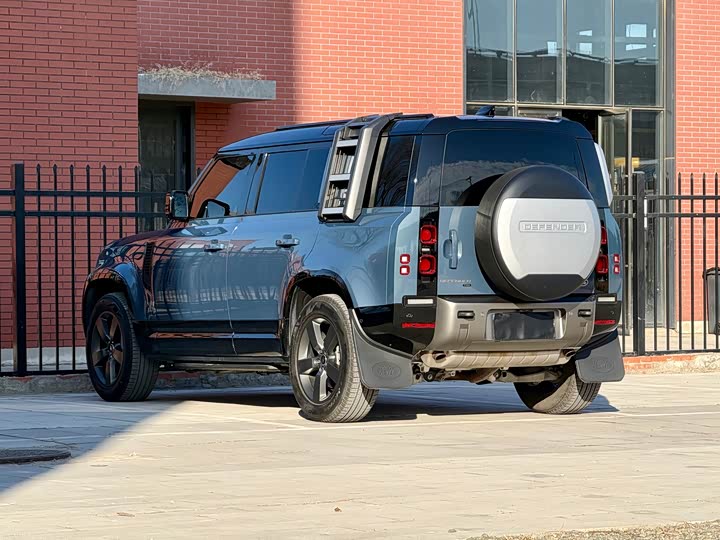 Фото 7 - Land Rover Defender