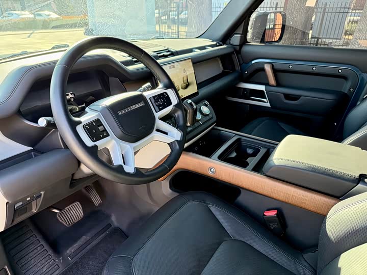 Фото 9 - Land Rover Defender