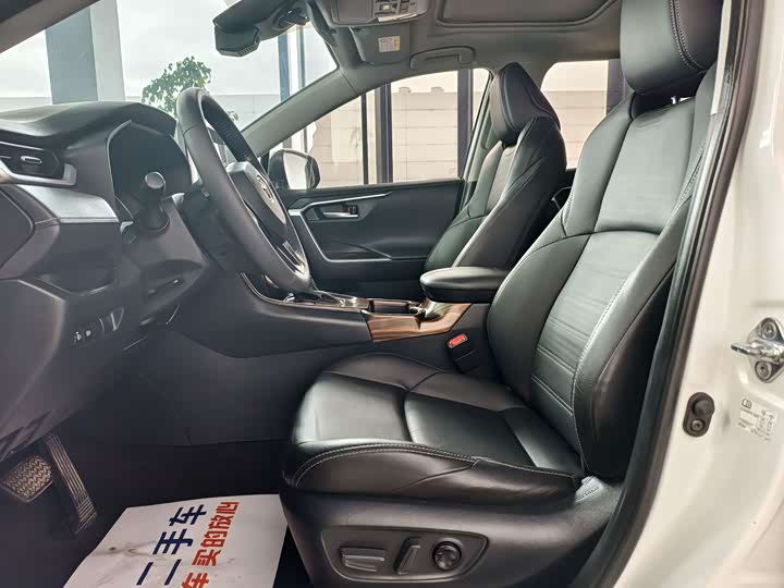 Фото 6 - Toyota Wildlander