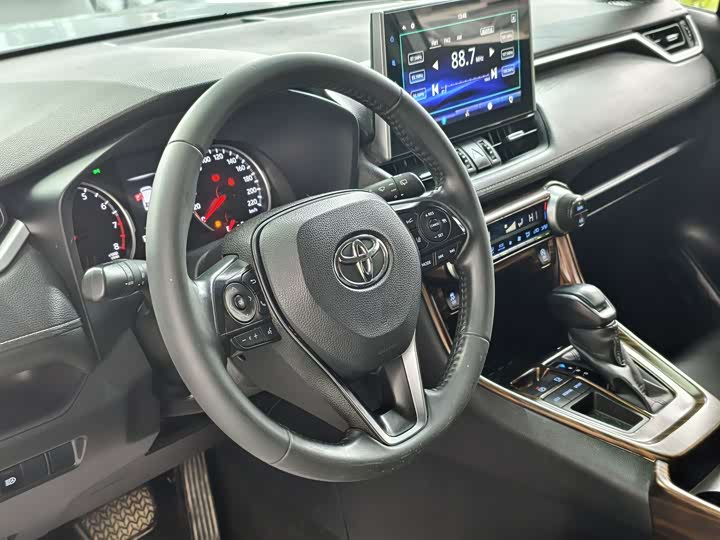 Фото 8 - Toyota Wildlander