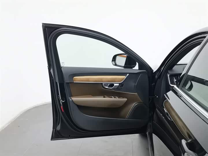 Фото 8 - Volvo S90