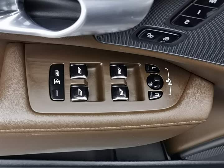 Фото 9 - Volvo S90