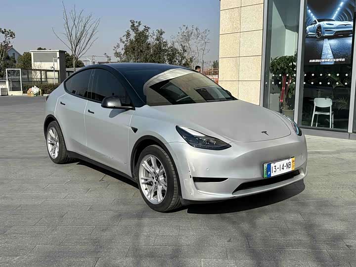 Фото 3 - Tesla Model Y