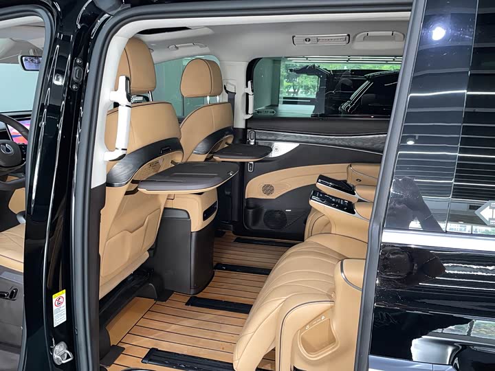 Фото 9 - Denza D9