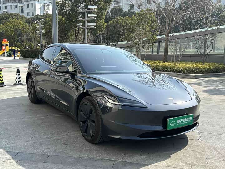 Фото 1 - Tesla Model 3