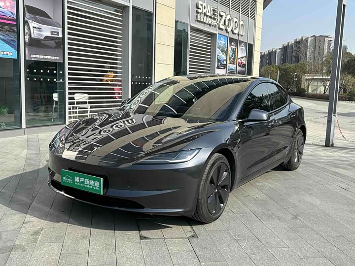 Фото 3 - Tesla Model 3