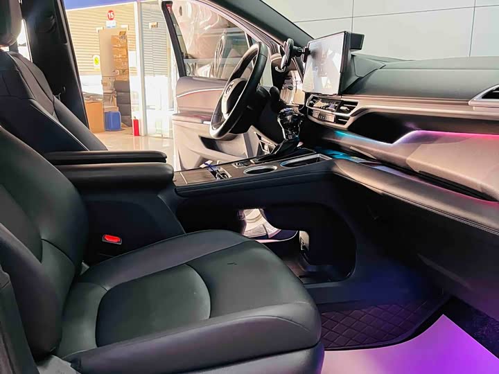 Фото 6 - Toyota Granvia