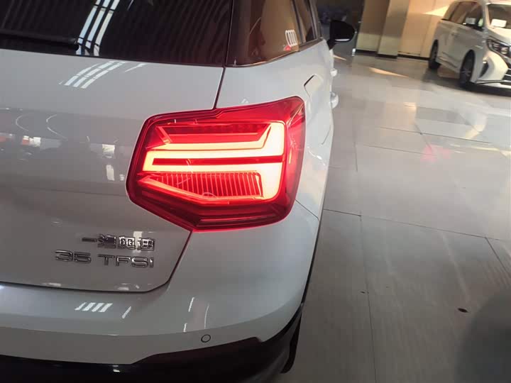 Фото 8 - Audi Q2L