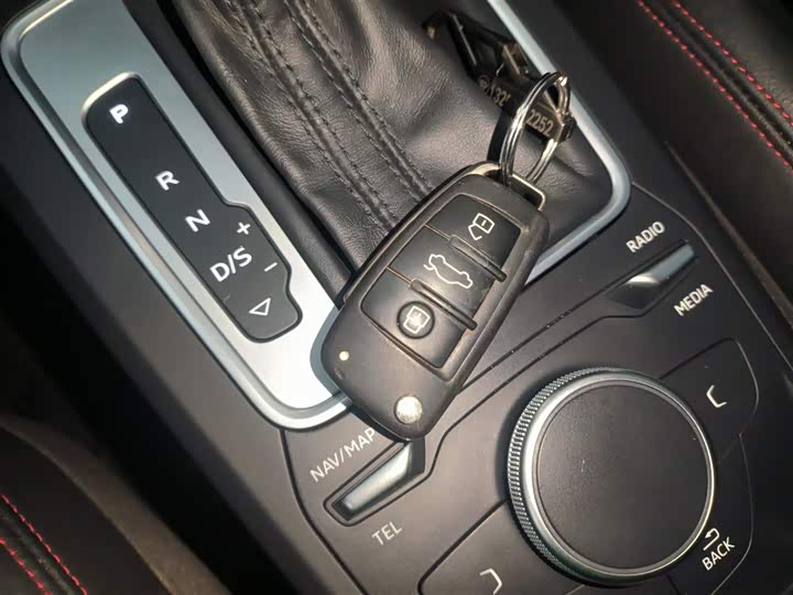 Фото 9 - Audi Q2L