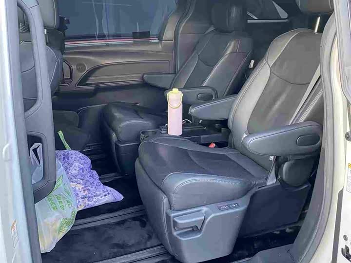 Фото 6 - Toyota Sienna