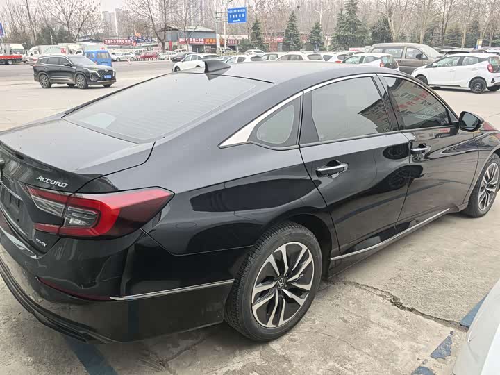 Фото 4 - Honda Accord