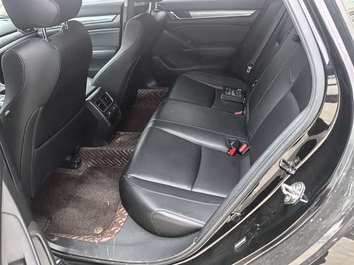 Фото 9 - Honda Accord