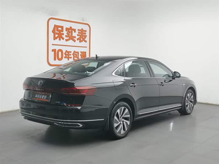 Фото 2 - Volkswagen Passat Hybrid