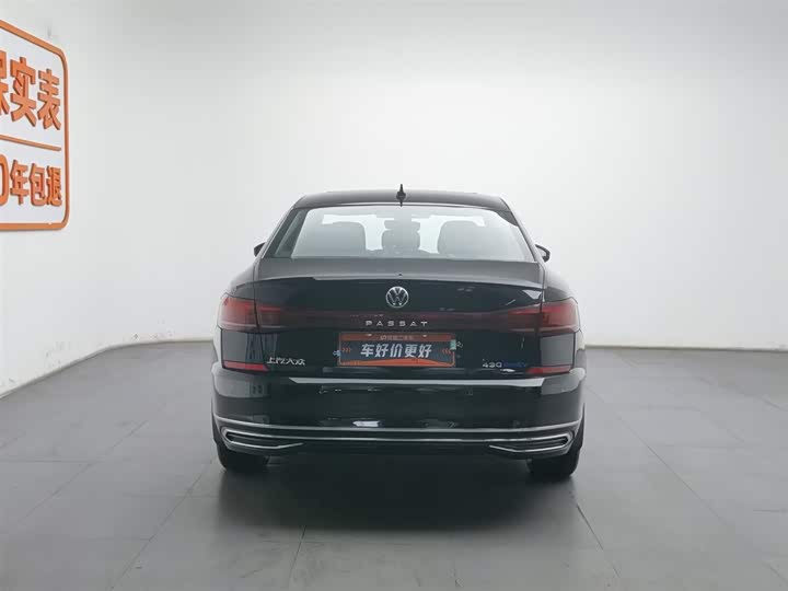 Фото 4 - Volkswagen Passat Hybrid