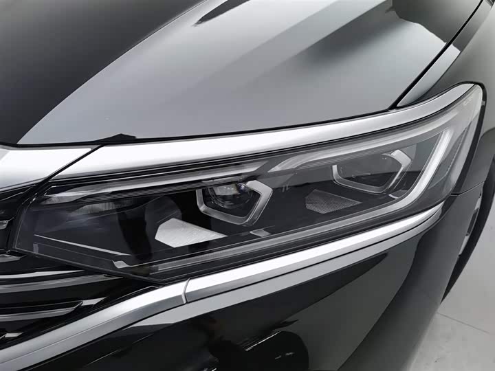 Фото 7 - Volkswagen Passat Hybrid