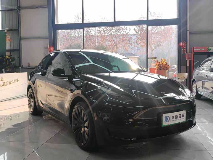 Фото 3 - Tesla Model Y