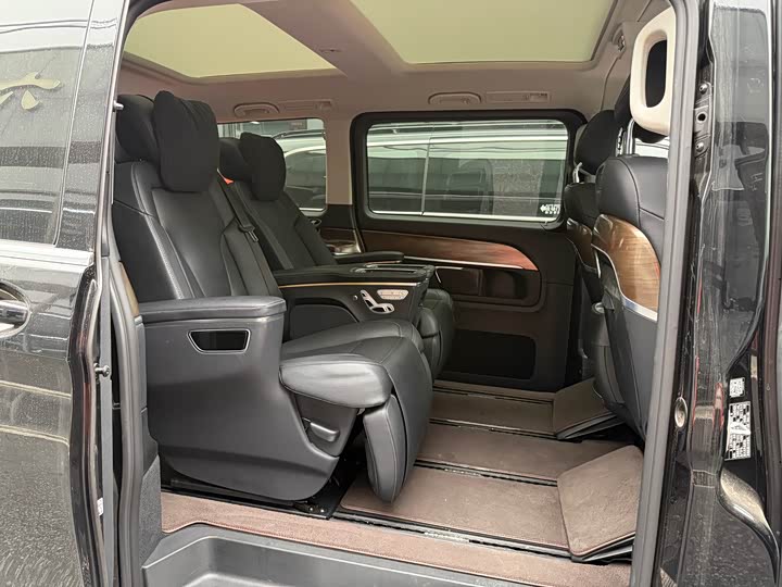 Фото 7 - Mercedes-Benz V-Class