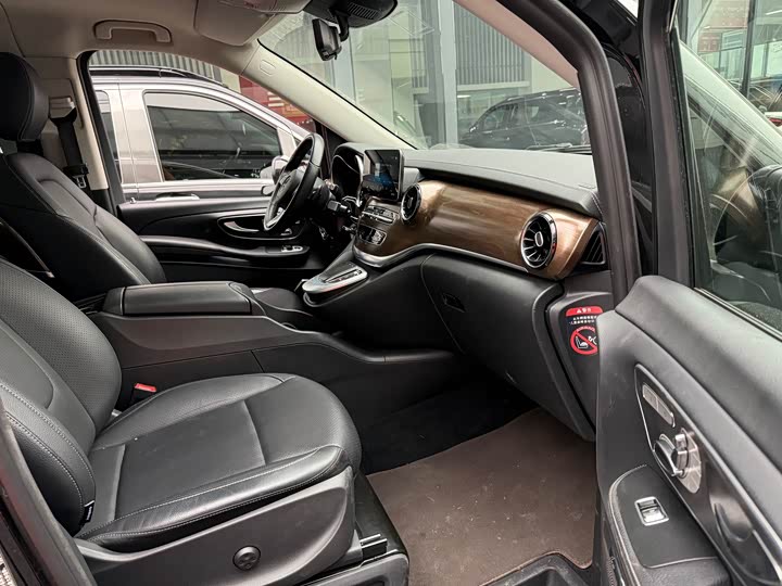 Фото 8 - Mercedes-Benz V-Class