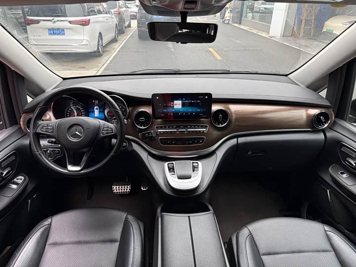 Фото 9 - Mercedes-Benz V-Class