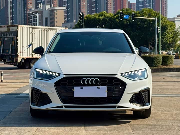 Фото 2 - Audi A4L