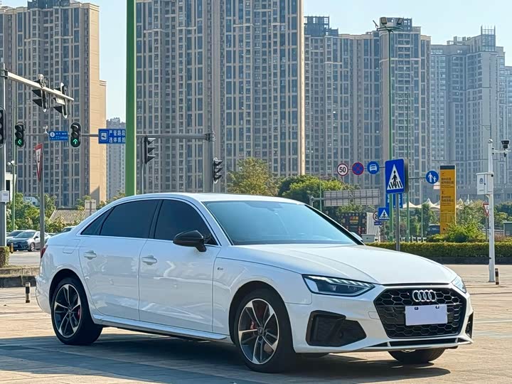 Фото 3 - Audi A4L