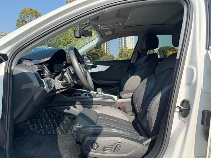 Фото 4 - Audi A4L