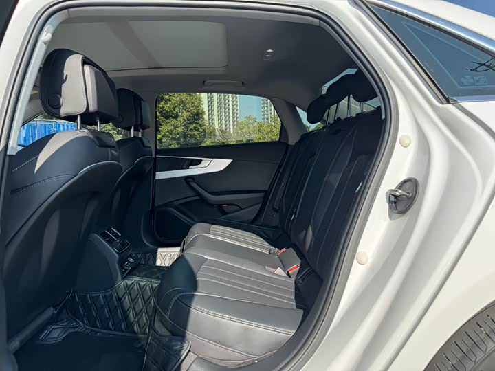 Фото 6 - Audi A4L