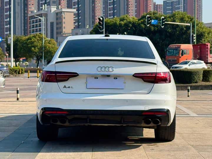 Фото 8 - Audi A4L