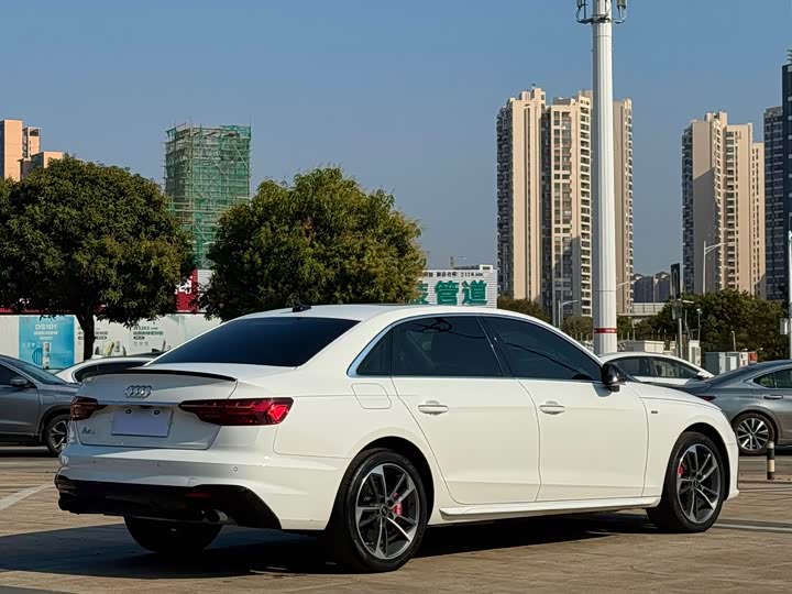 Фото 9 - Audi A4L