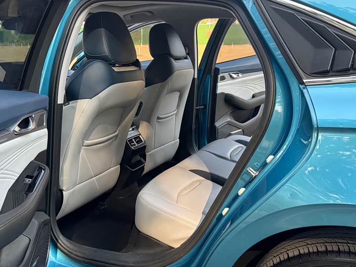 Фото 8 - Geely Preface