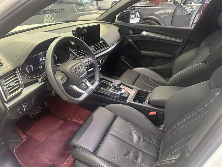 Фото 5 - Audi Q5L